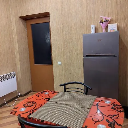 біля залізничного вокзалу