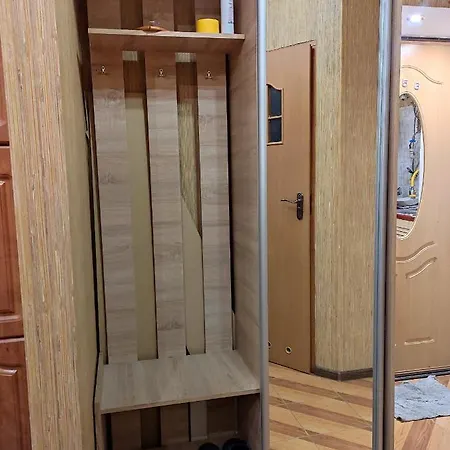 біля залізничного вокзалу